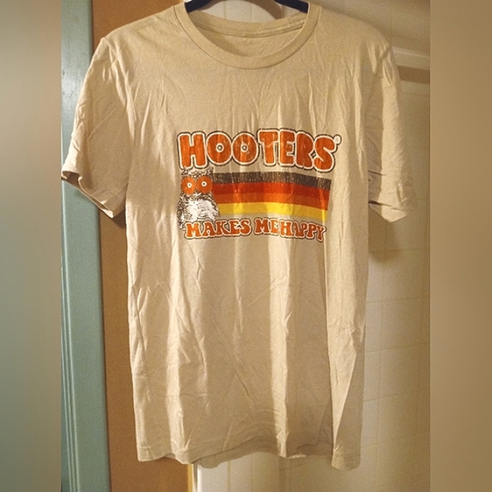LIKE NEW HOOTERS makes me happy tee
